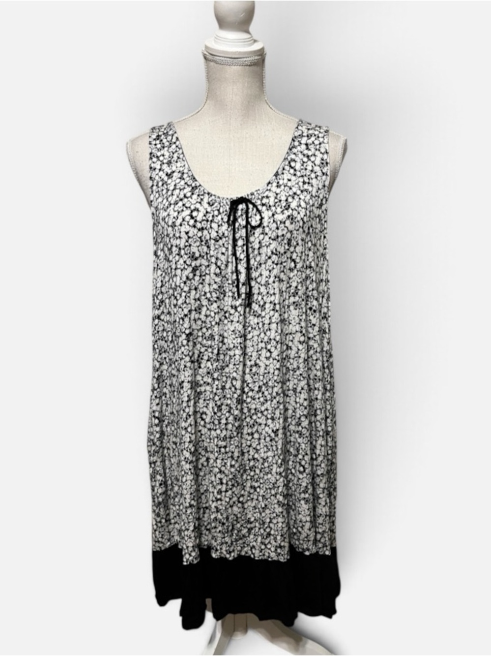 Dkny Black & White Floral nightgown , sz. L